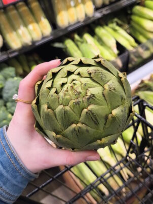 Photo B.W. This is the thistle most people would have in the house. The common artichoke.